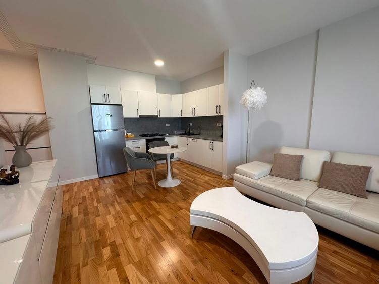 Apartament cu 2 camere semidecomandat în Băneasa