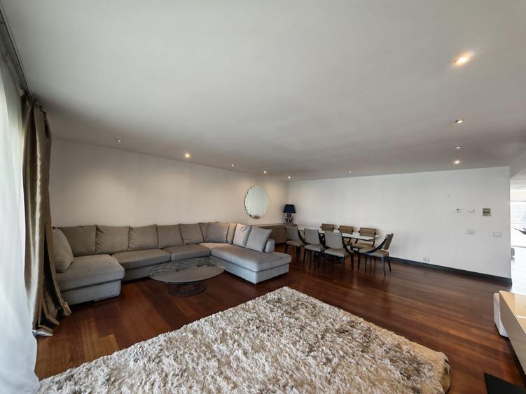 Apartament cu 4 camere decomandat, mobilat în Arcul de Triumf