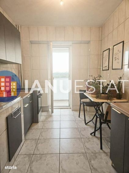 Apartament cu 3 camere semidecomandat în Tineretului
