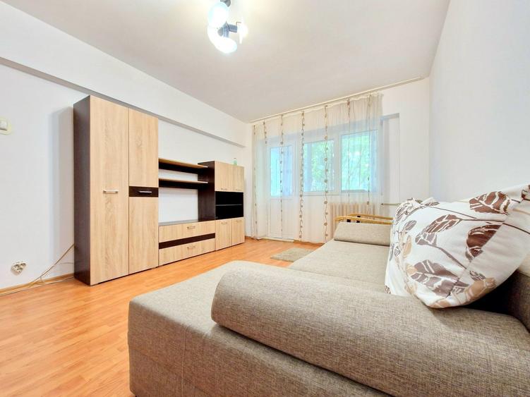 Apartament cu 3 camere decomandat, mobilat în Titulescu
