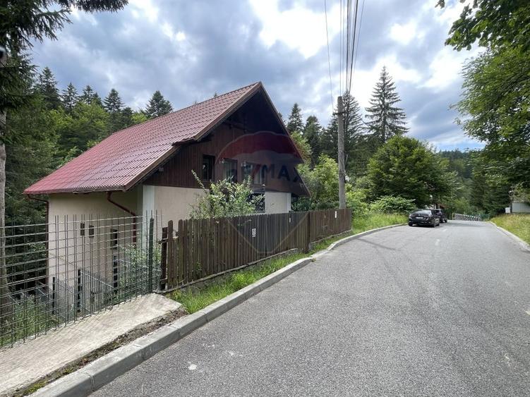 Casă individuală cu 6 camere cu Teren 400.7200012207 Mp în Cioplea