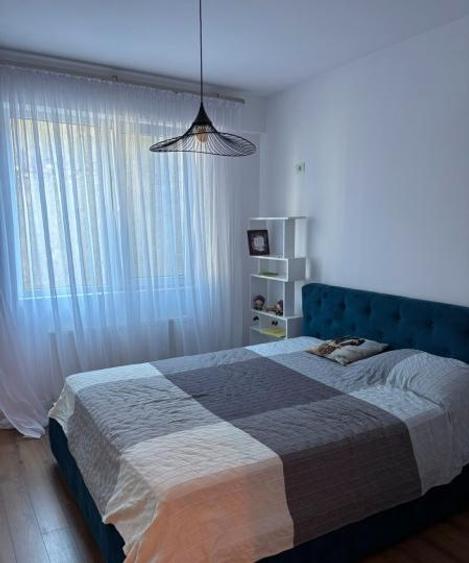 Apartament cu 3 camere decomandat, mobilat în Parcul Carol