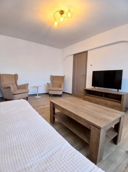 Apartament cu 2 camere semidecomandat în Cantemir