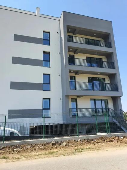 Apartament cu 2 camere decomandat în Titan