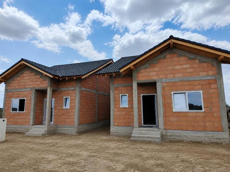 Duplex cu 3 camere cu Canalizare în Moșnița Nouă