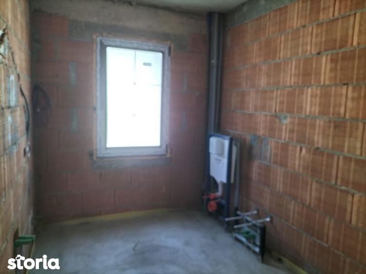 Casă cu 4 camere cu Teren 200 Mp în Cordun
