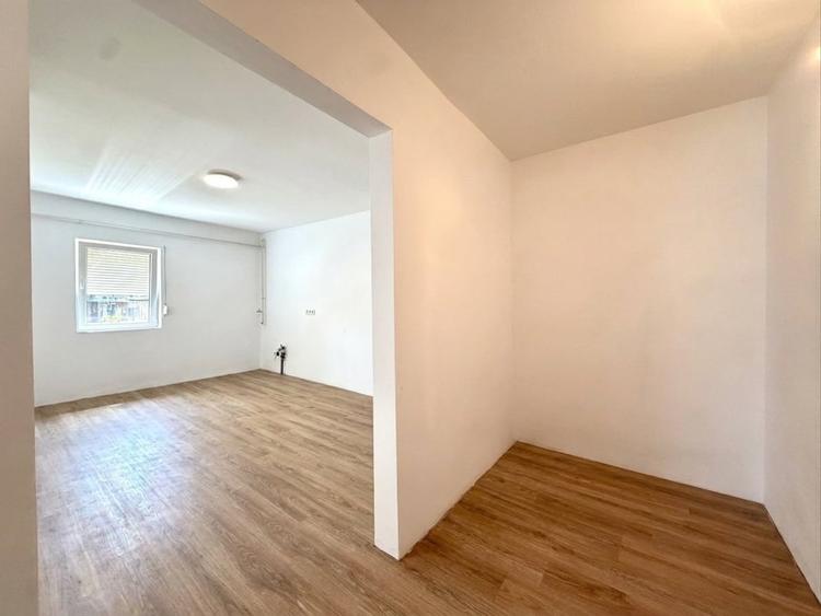 Apartament cu 3 camere decomandat, mobilat în Aradului