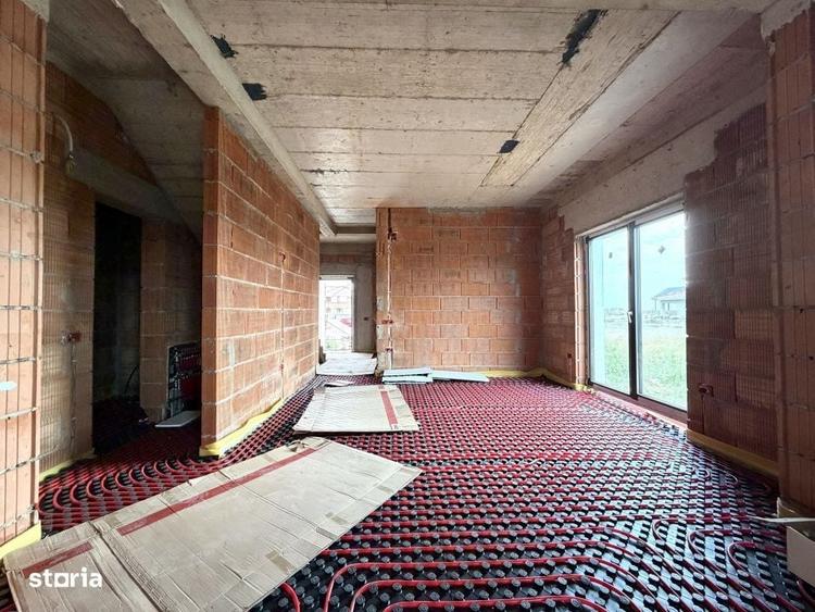 Casă cu 4 camere cu Teren 280 Mp în Sânandrei