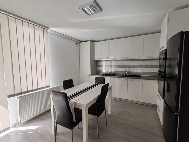 Apartament cu 2 camere decomandat în Stana