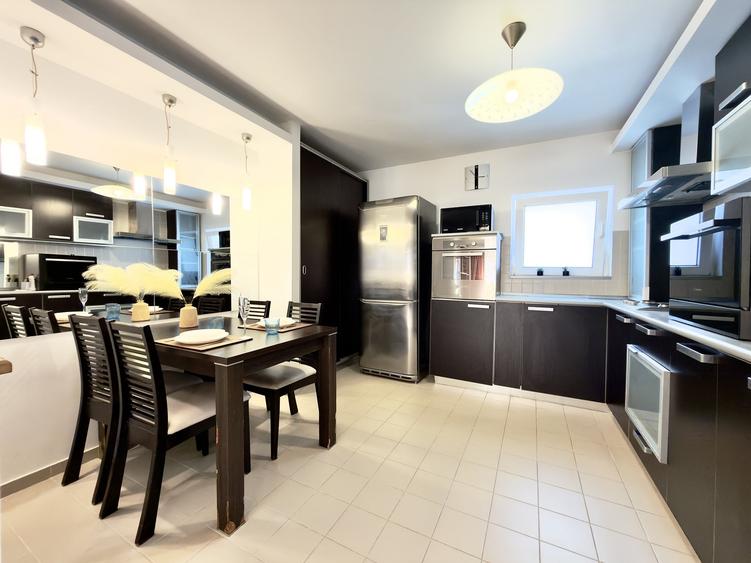 Apartament cu 4 camere decomandat, mobilat în Decebal