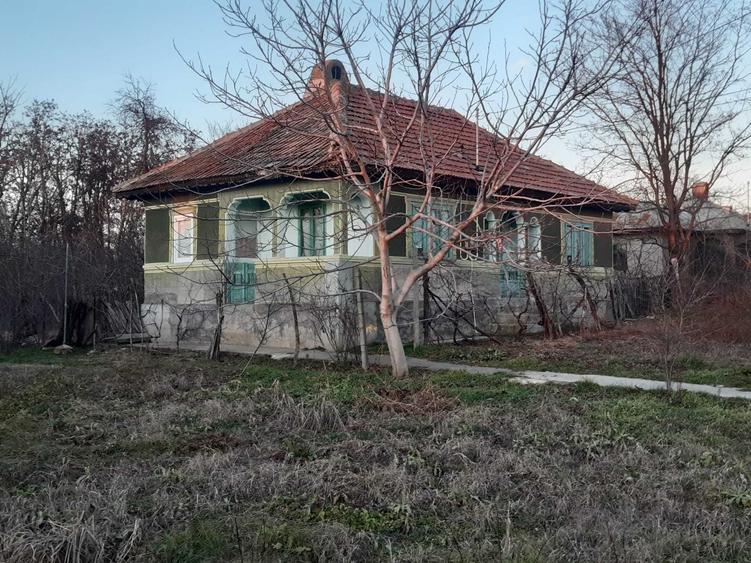 Casă cu 3 camere cu Teren 1500 Mp în Boldești
