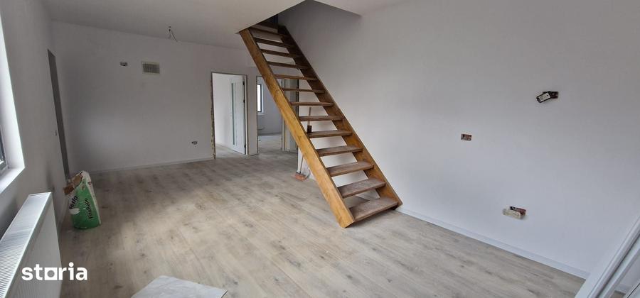 Casă cu 5 camere cu Teren 200 Mp în Lumina