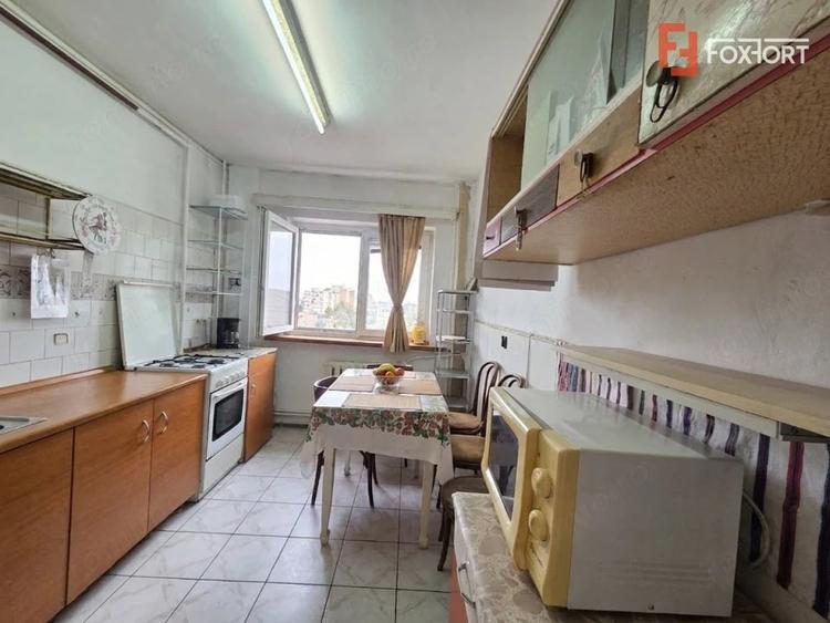 Apartament cu 4 camere semidecomandat în Micălaca
