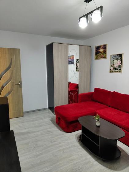 Garsonieră decomandată în Malu Roșu