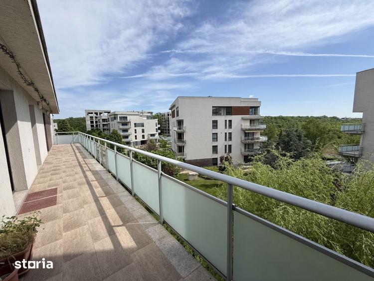 Apartament cu 4 camere, mobilat în Băneasa