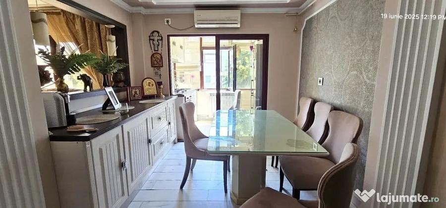 Apartament cu 3 camere decomandat în Micro 16