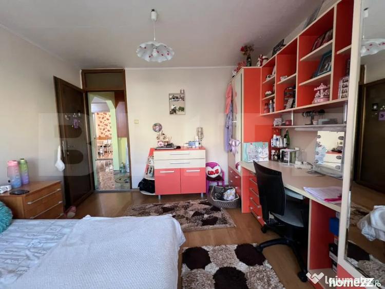 Apartament cu 4 camere decomandat în Central