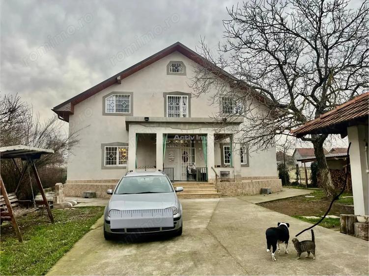 Casă cu 7 camere cu Canalizare în Dumbrava