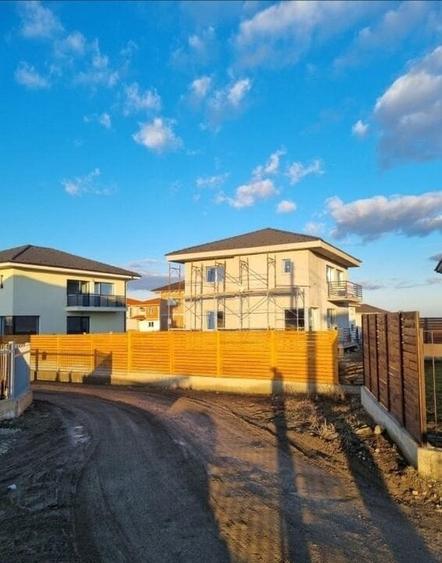 Casă individuală cu 5 camere cu Canalizare în Dezmir
