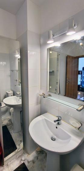 Garsonieră decomandată în Titan