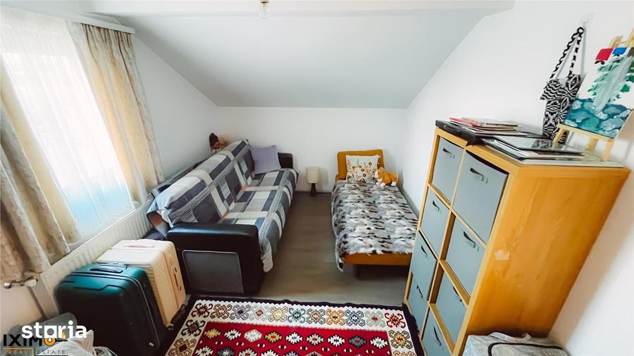 Casă cu 6 camere cu Teren 10100 Mp în Traian