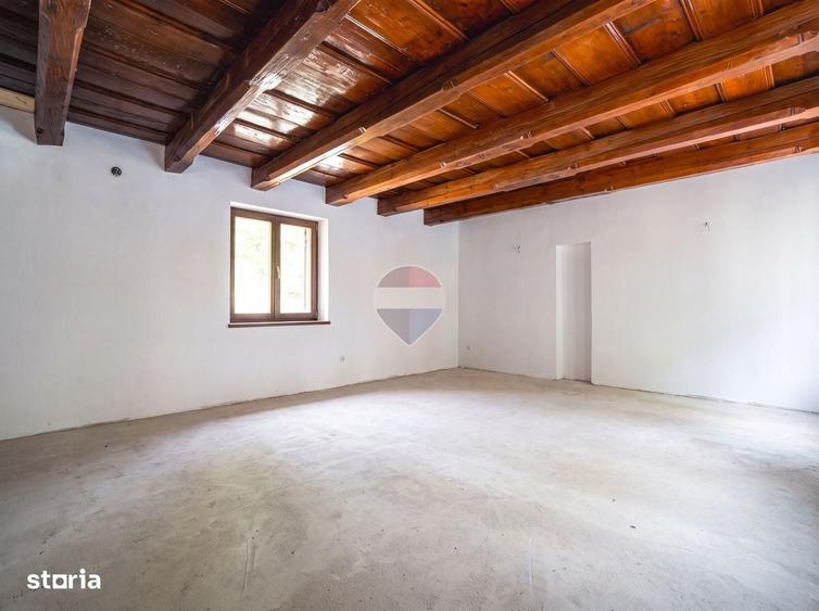 Casă cu 4 camere în Cristian