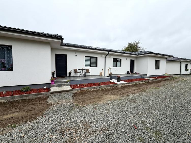 Duplex cu 3 camere cu Canalizare în Sânandrei