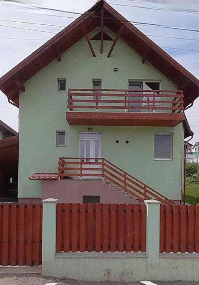 Casă cu 3 camere cu Teren 815 Mp în Livezeni