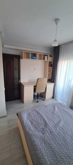 Apartament cu 3 camere decomandat în Florești