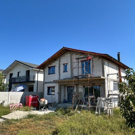 Casă cu 4 camere cu Teren 320 Mp în Cârcea