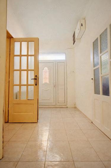 Apartament cu 3 camere semidecomandat în Traian