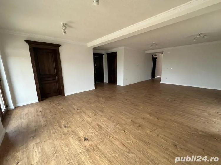 Casă cu 6 camere în Ghiroda