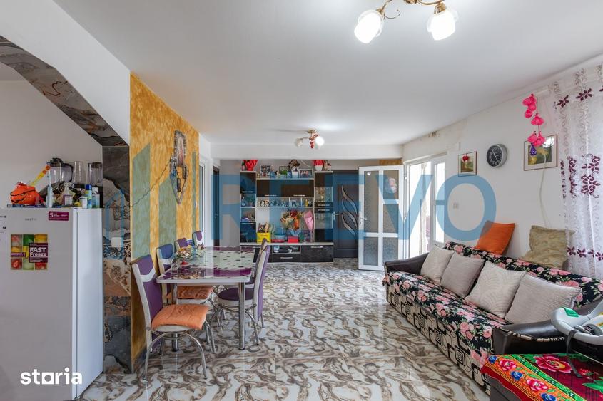 Casă cu 7 camere cu Teren 735 Mp în Letea Veche
