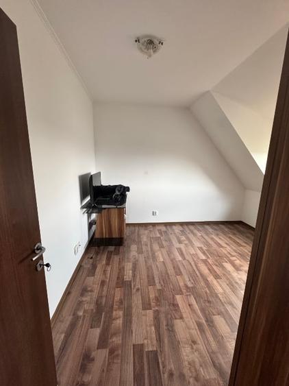 Apartament cu 3 camere semidecomandat, mobilat în Lipovei
