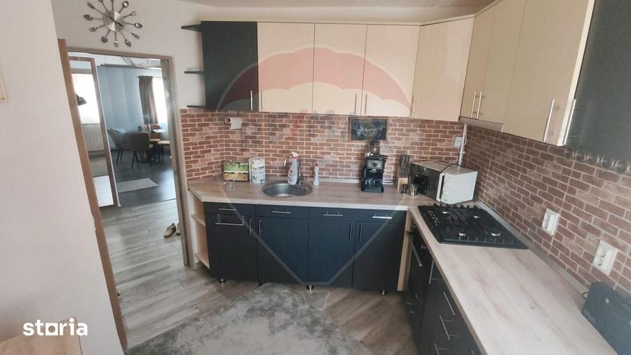 Apartament cu 3 camere decomandat în Central