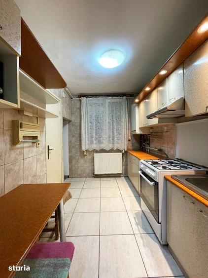 Apartament cu 3 camere decomandat, mobilat în Berceni