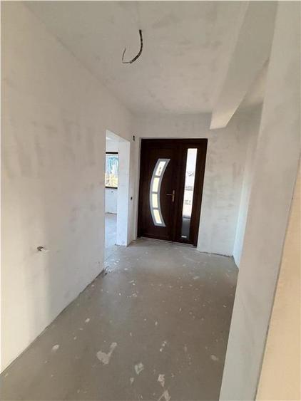 Casă individuală cu 4 camere cu Teren 8400 Mp în Pătrăuți