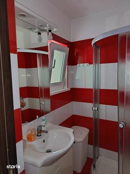 Apartament cu 3 camere semidecomandat în Sud