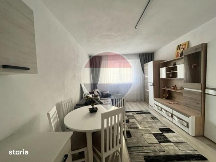 Apartament cu 5 camere în Mârșa