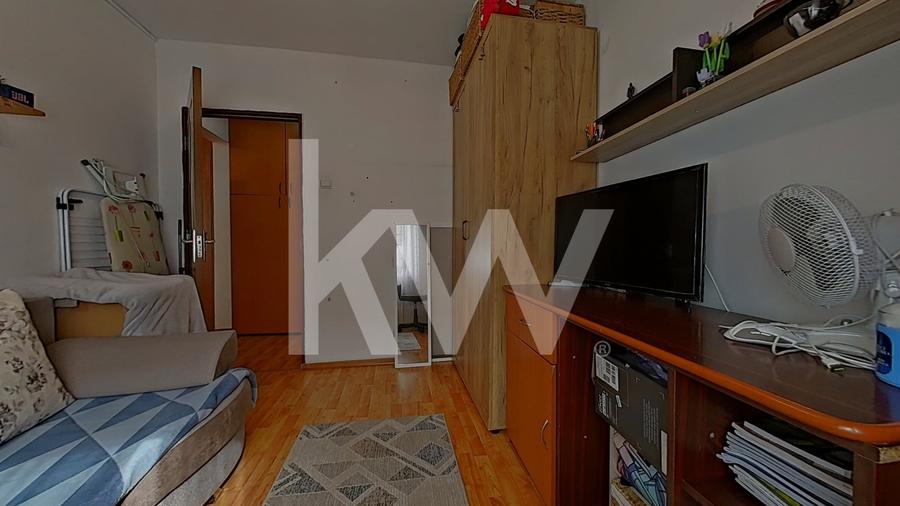 Apartament cu 3 camere nedecomandat, mobilat în Florilor
