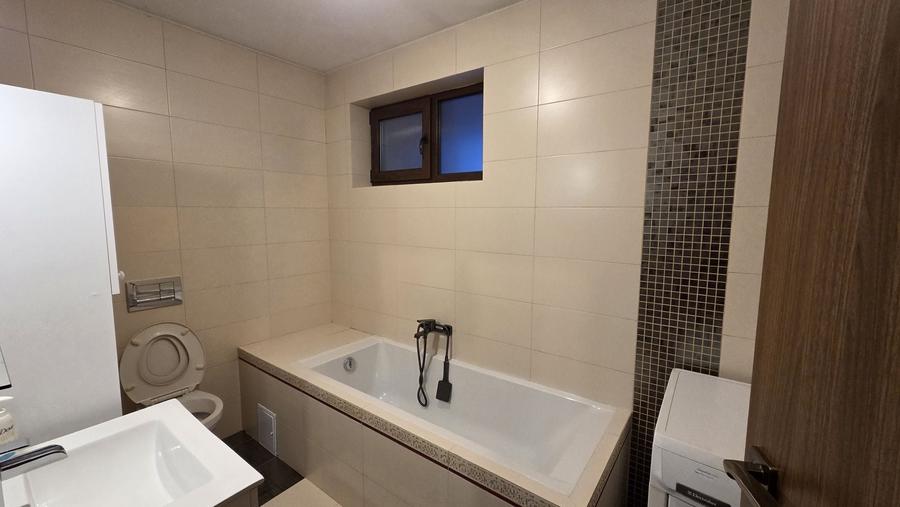 Casă cu 4 camere cu Teren 250 Mp în Florești