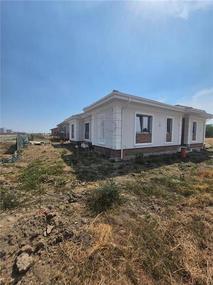 Casă cu 3 camere cu Teren 250 Mp în Moșnița Nouă
