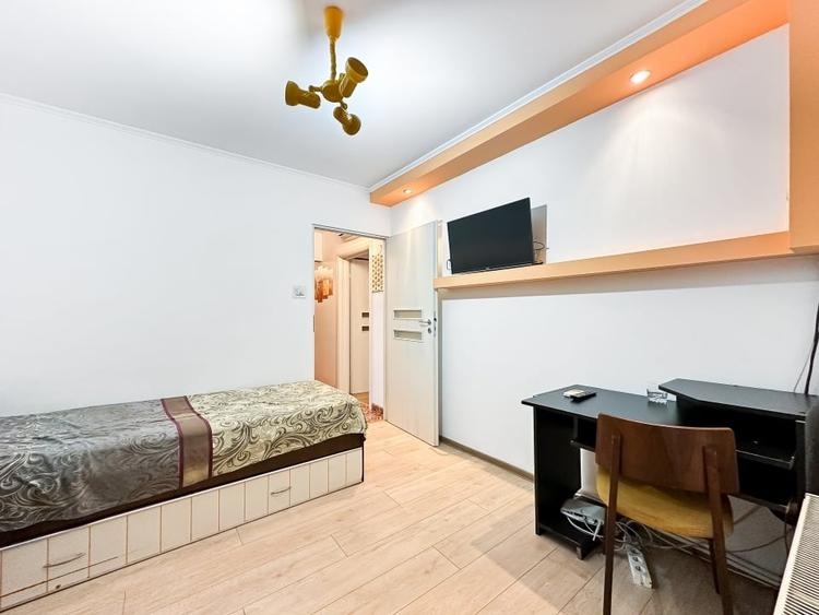 Apartament cu 3 camere decomandat în Drumul Taberei