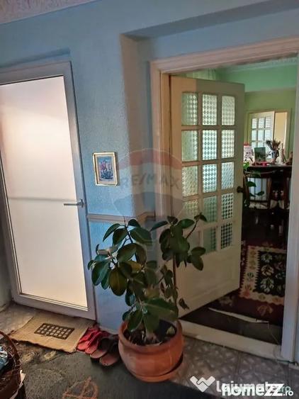 Casă cu 8 camere cu Teren 475 Mp în Uverturii