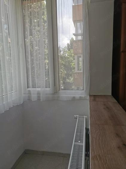 Apartament cu 3 camere semidecomandat în Dacia