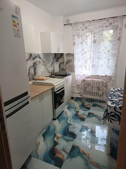 Apartament cu 3 camere decomandat în Tătărași
