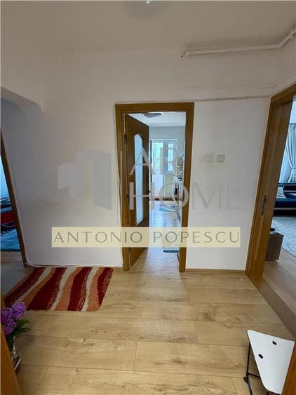 Apartament cu 4 camere decomandat, mobilat în Republicii