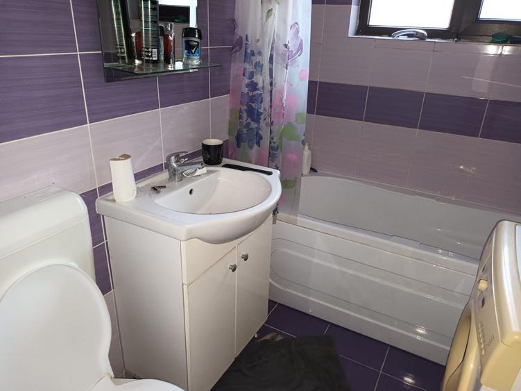Apartament cu 2 camere decomandat în Roșu