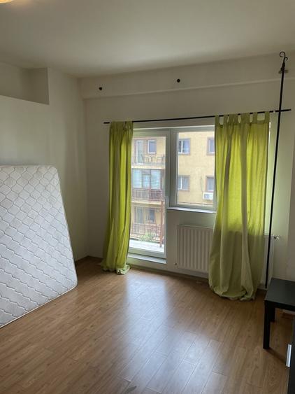 Garsonieră decomandată în Roșu