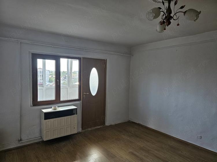 Apartament cu 3 camere semidecomandat în Dorobanți 1